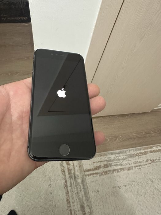 Айфон 8. В хорошем состоянии без ремонта