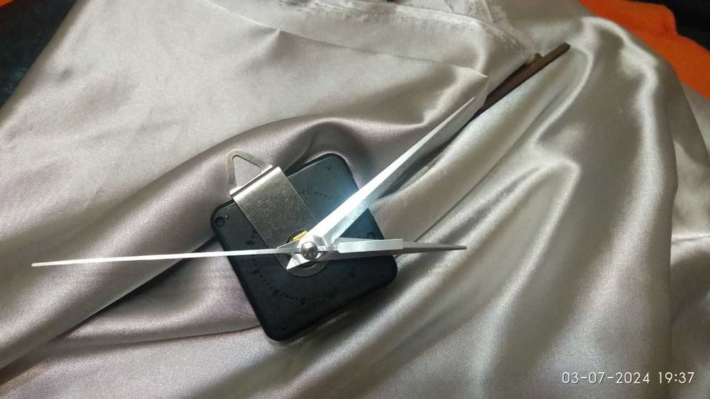 Часовой кварцевый механизм