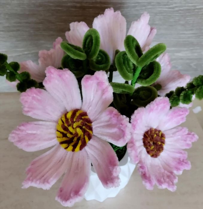 Цветя от телени пръчици