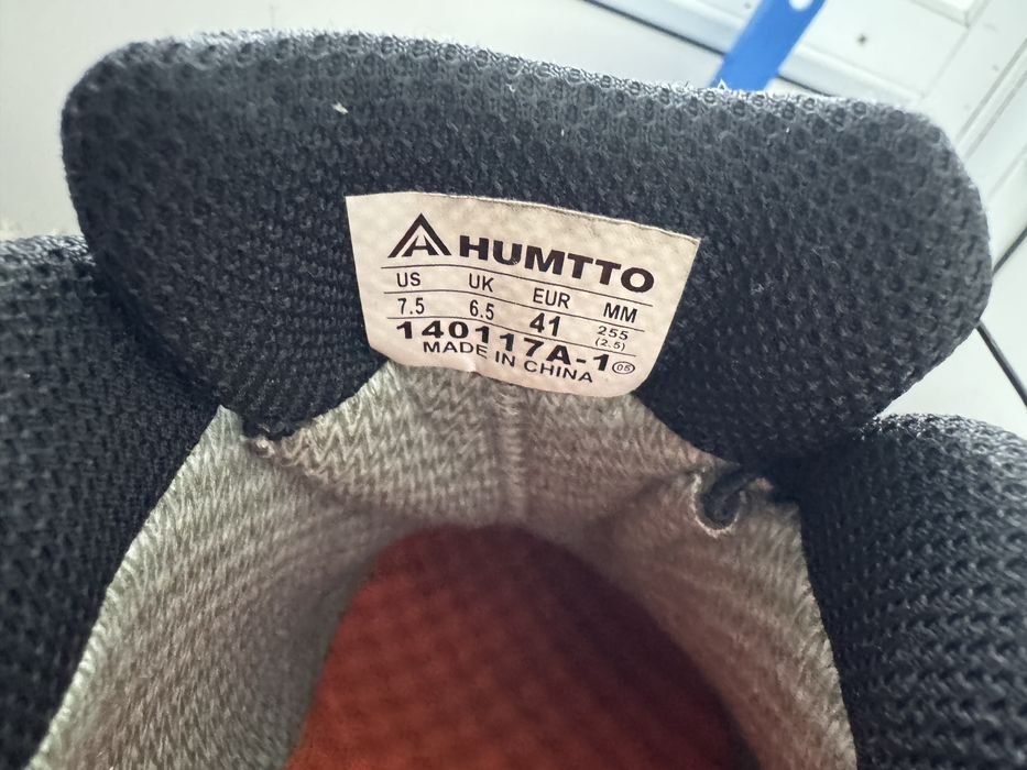 Продам демисезонные кроссовки