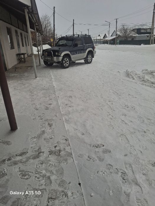 Продам митсубиси поджеро 1993 года