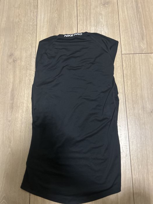 Черна впита блуза на nike pro