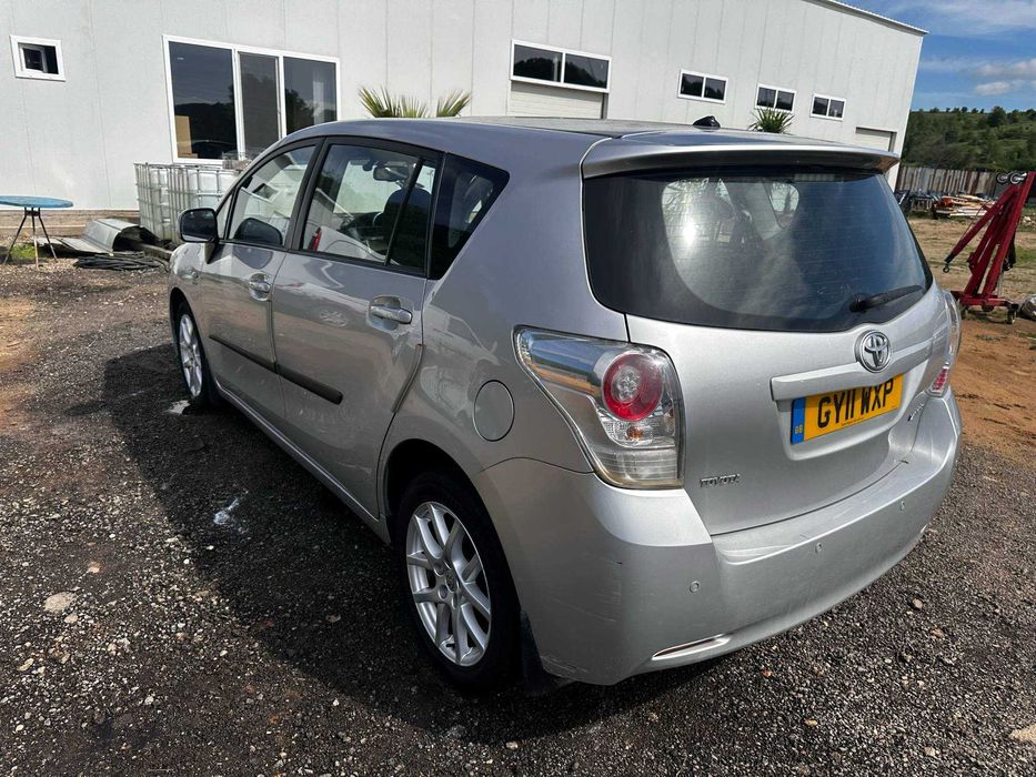 На части  Toyota Verso 2.2 D-CAT 150 кс автоматик Start/Stop 2009–2011