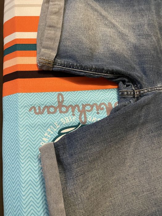 Pantaloni scurti de blugi