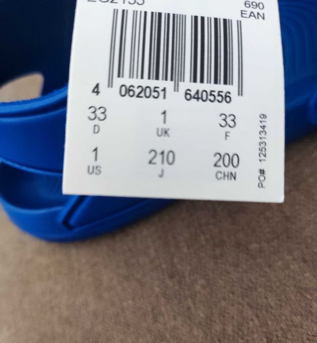 Нови оригинални сандали Adidas за момче- номер 33