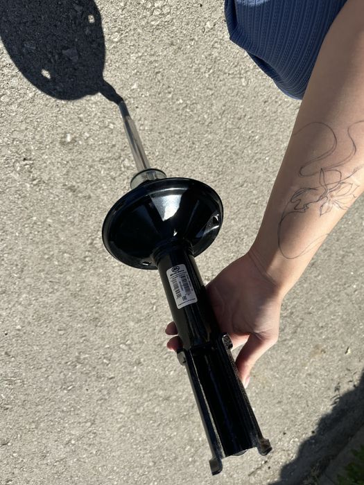 Продам стойки Largus, Logan 1