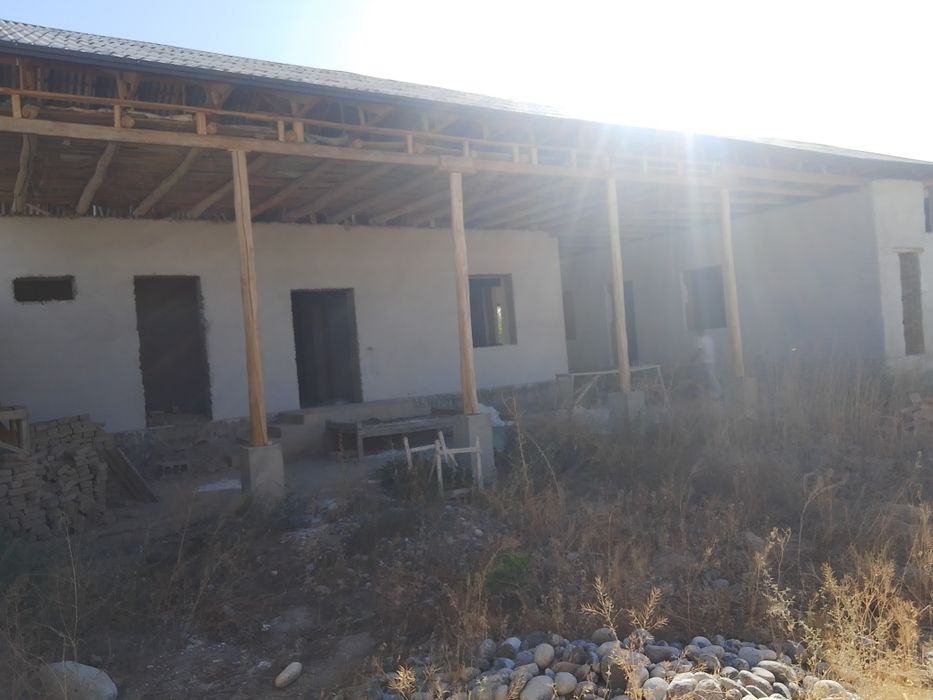 Уй сотилади битмаган 8 та хона 8сотих примерно