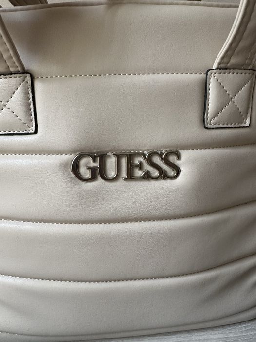 Дамска бежова чанта Guess
