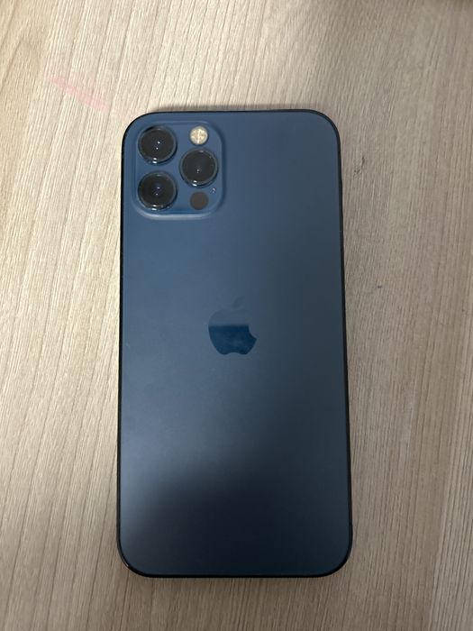 iPhone 12 pro,синнего цвета
