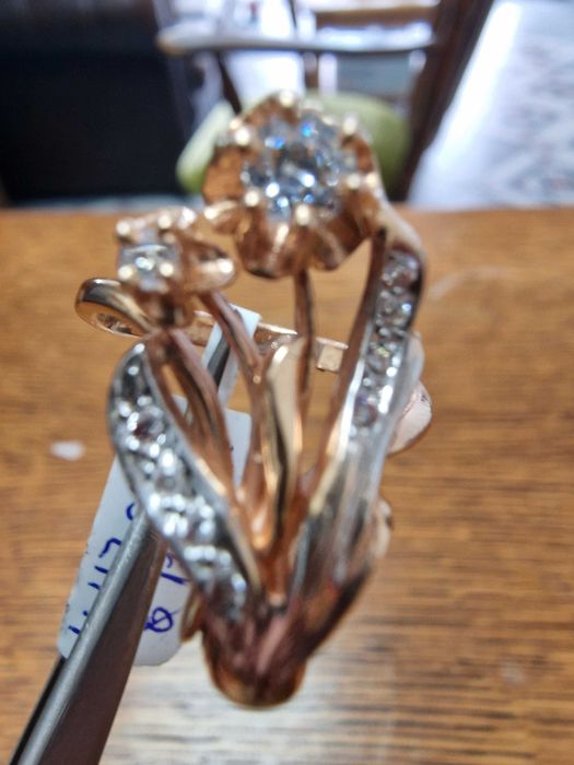 ЮВЕЛИРНИ ИЗДЕЛИЯ - Дамски Пръстен и Обеци - Заложна къща ГАЛЕРИЯ 65