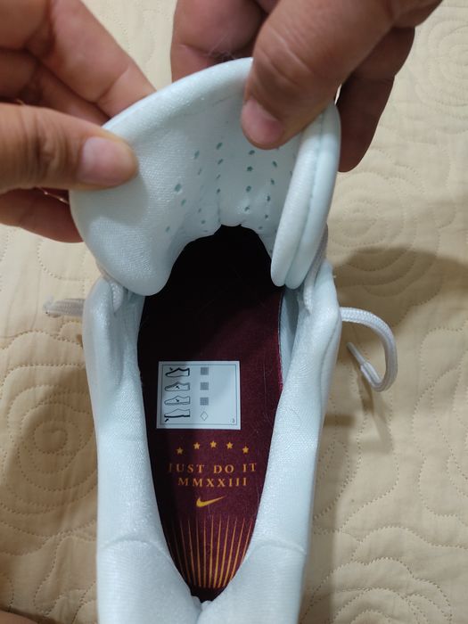 Продам оригинал кроссовки Nike