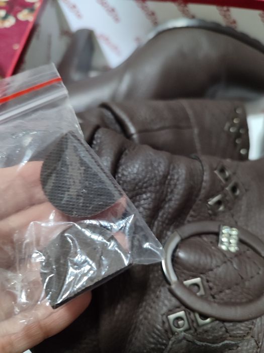 Кожаные сапоги продается