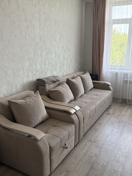 Диван с креслом для гостинной