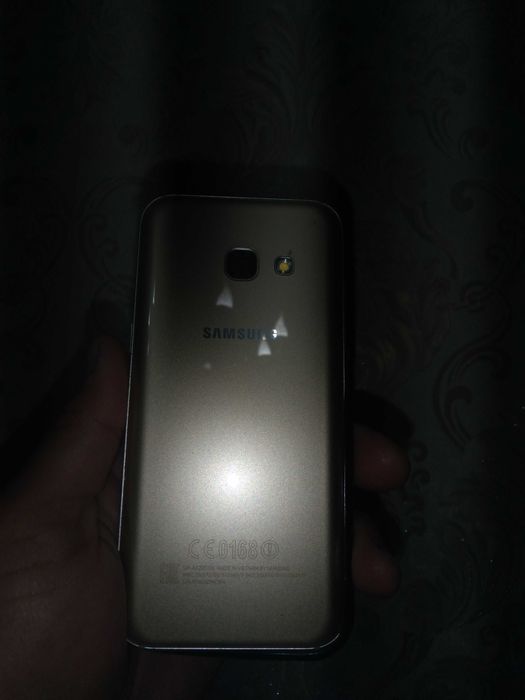 Телефон самсунг А 3.