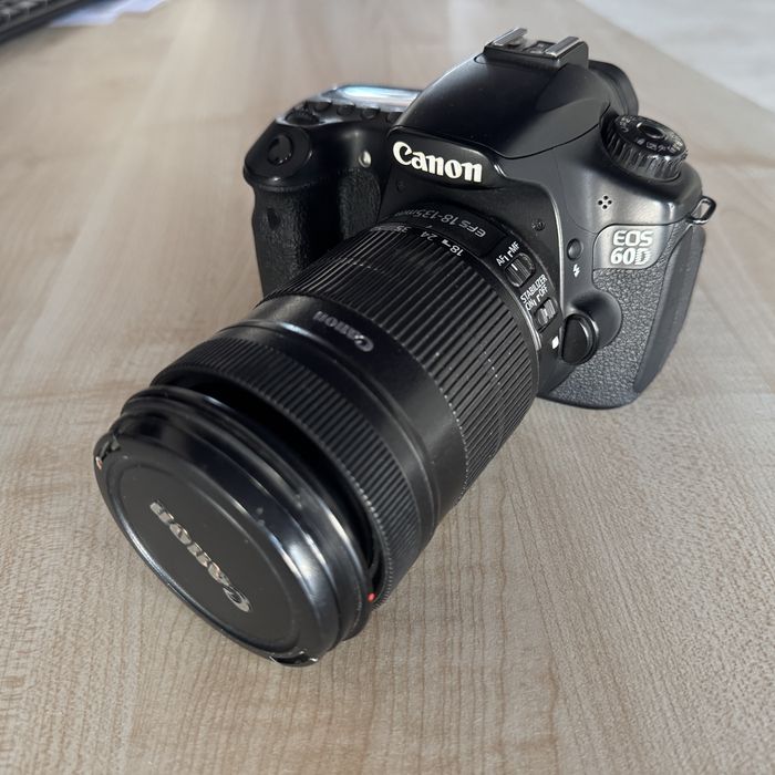 Фотоапарт Canon EOS 60D + обектив + аксесоари