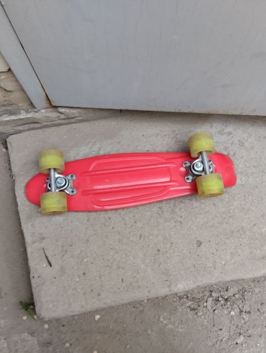 Пиниборд красного цвета