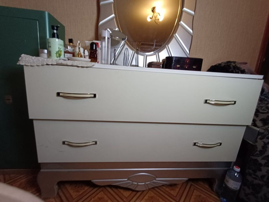 Продам кровать и комод б/у