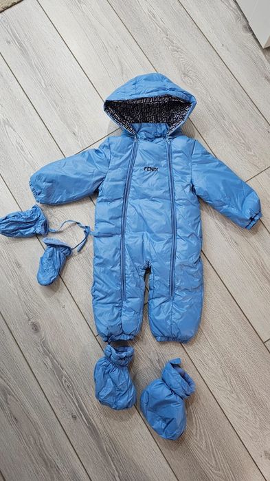 Продам комбинезоны осень и  зима