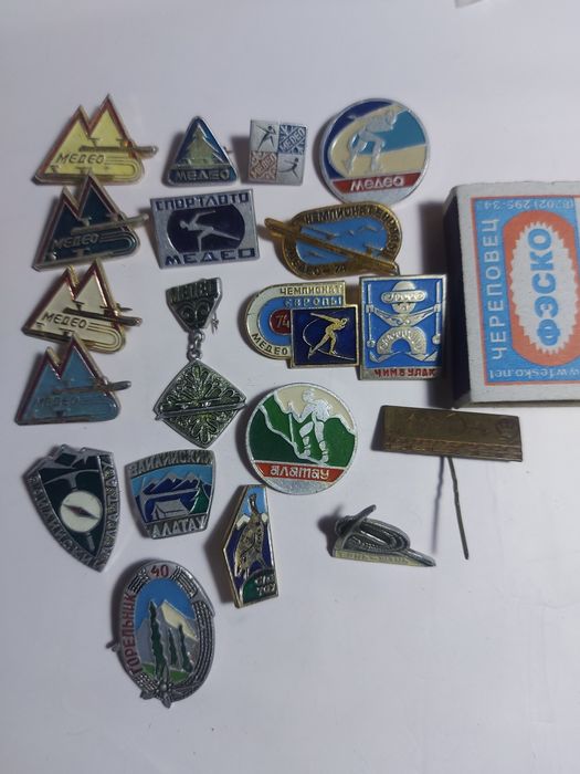 Советские значки.