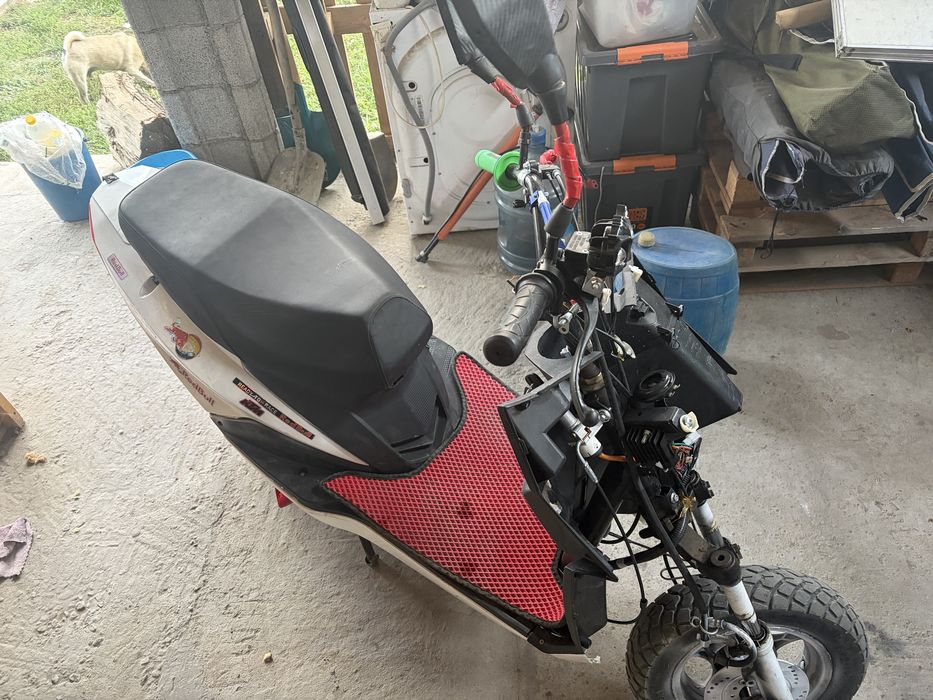 Мопед продам м8 125