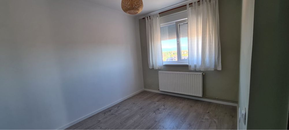 Apartament  cu 3 camere de inchiriat