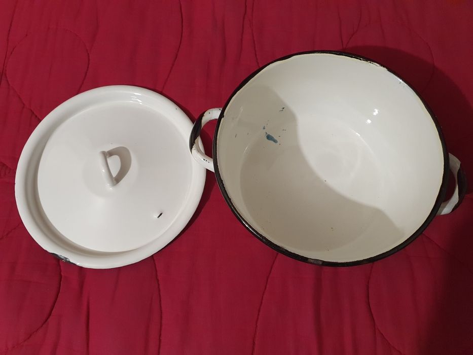 Салатница стеклянная новая, кастрюля эмалированная