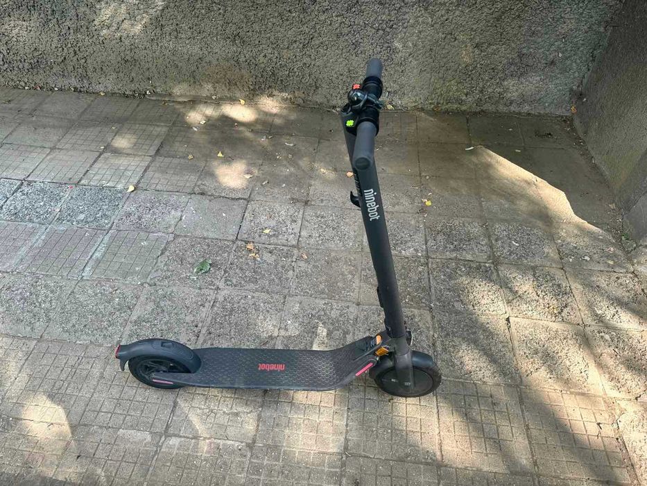 Продавам тротинетка Ninebot by Segway E22E.