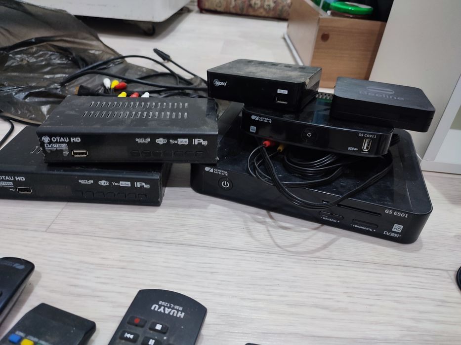 Пульты приставка колонки