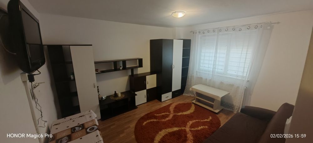 Închiriez apartament 2 camere decomandat