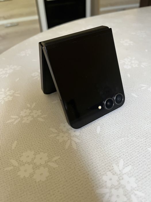 Самсунг Galaxy Z flip 7 fe