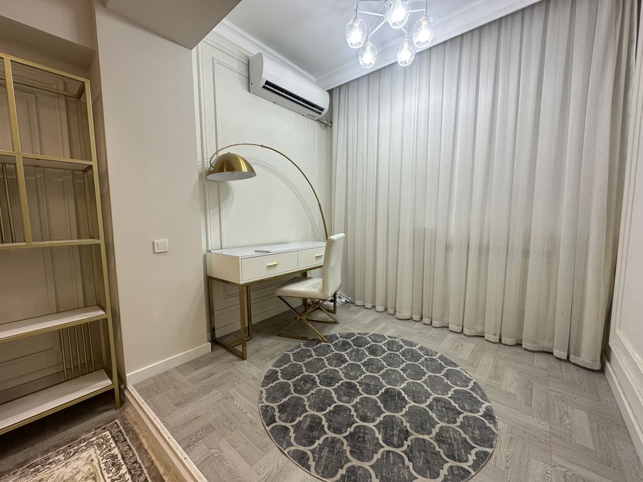 3-комнатная квартира 70 м² с ремонтом неоклассика, Ц-4,