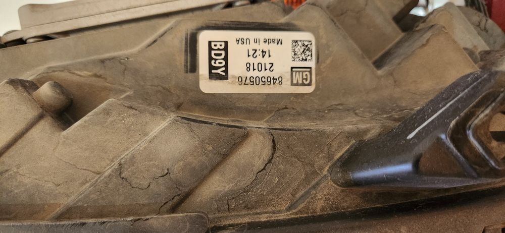 Продается оригинал фара от малибу Premier продается из-за царапины