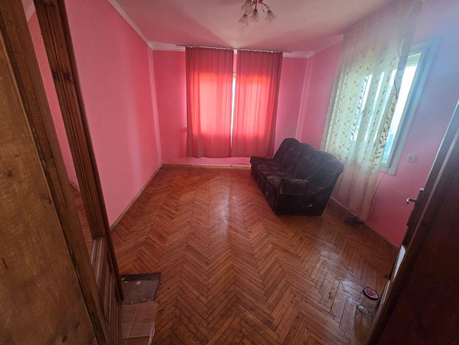 Casa  de  vanzare