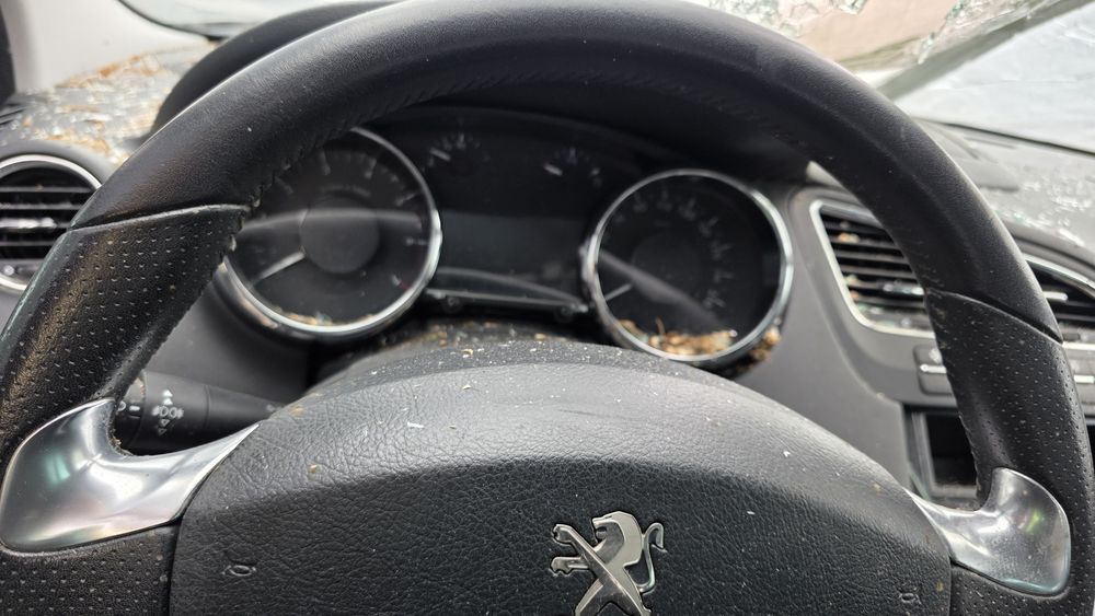 Peugeot 5008 1.2i SST 2016 На части.