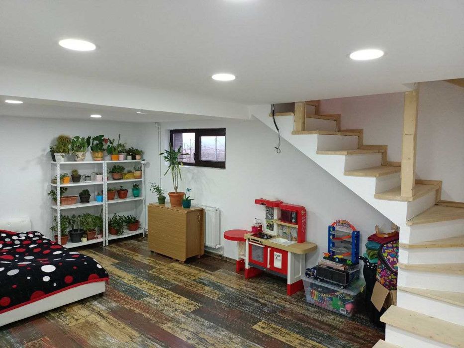 Casa mobilata si utilata 254 mp + 2000 mp teren + pompa caldura