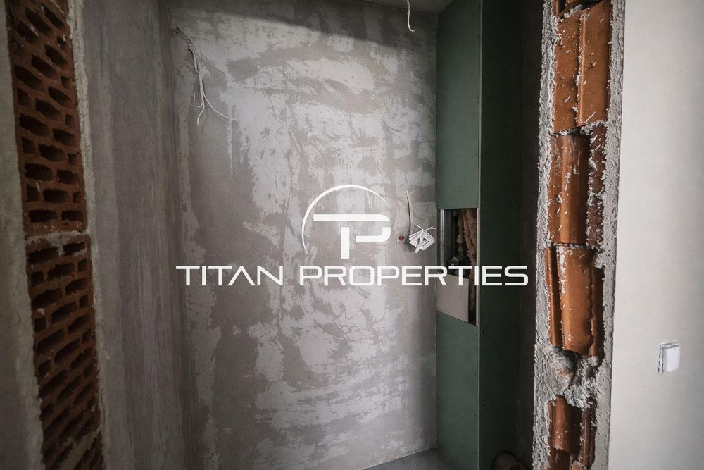 Тристаен апартамент за продажба в Център