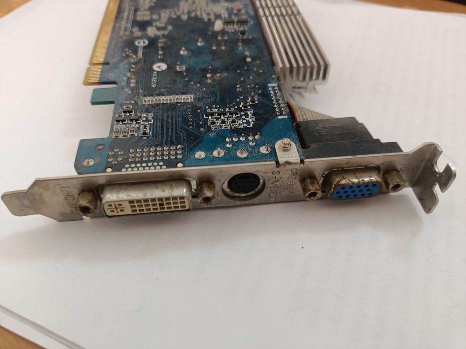 Продам видеокарту "ASUS NVIDIA GeForce 8400GS".
