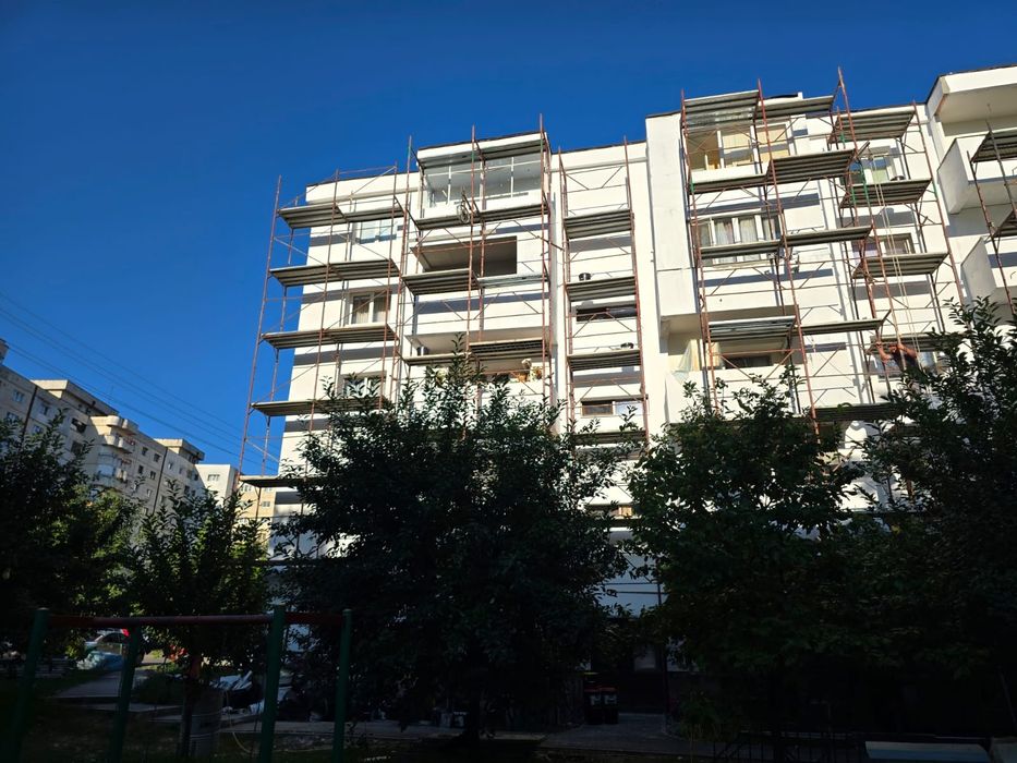 Vând schela fără platforme la 5euro mp