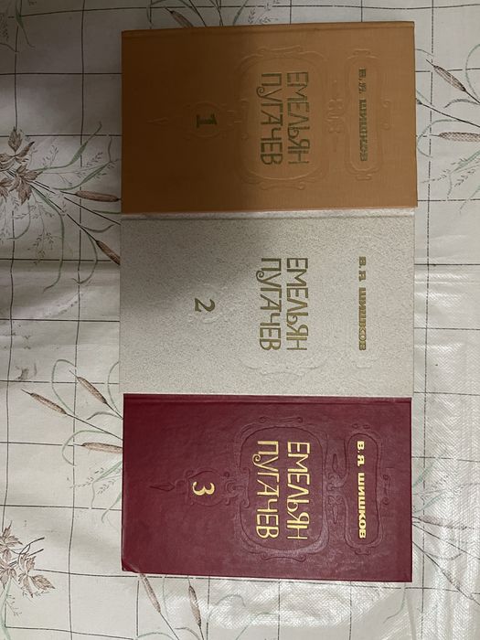 ПРОДАМ КНИГИ. Книги с сериями с томами.