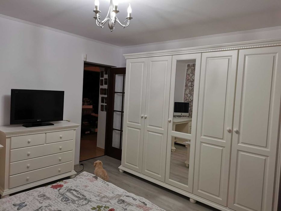 Dulap din lemn masiv cu oglinda Bucovina, 5 usi