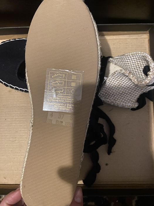 Сандал с дълги връзки