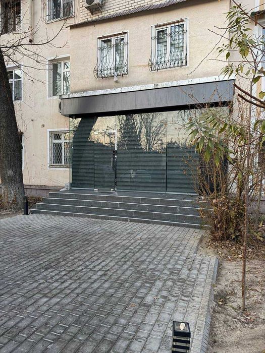 Пррдается коммерческое помещение вдоль дороги! ул Нурафшон