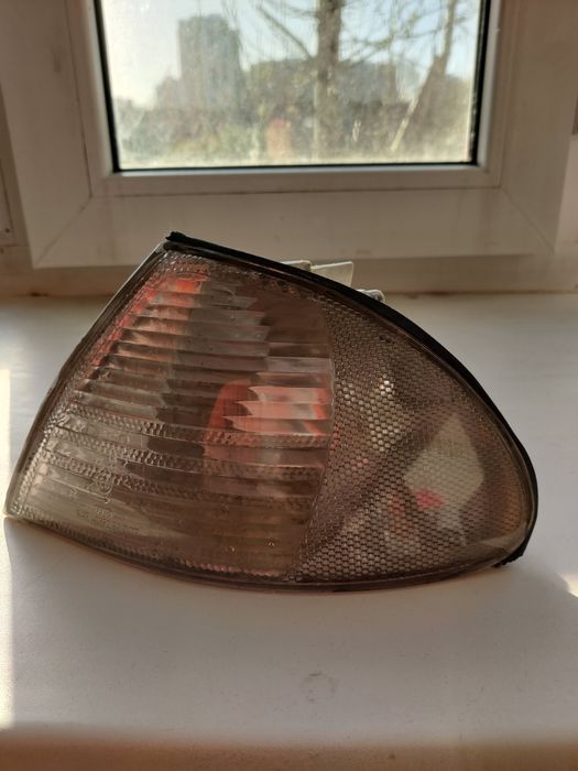 Продам поворотник на BMW E 46