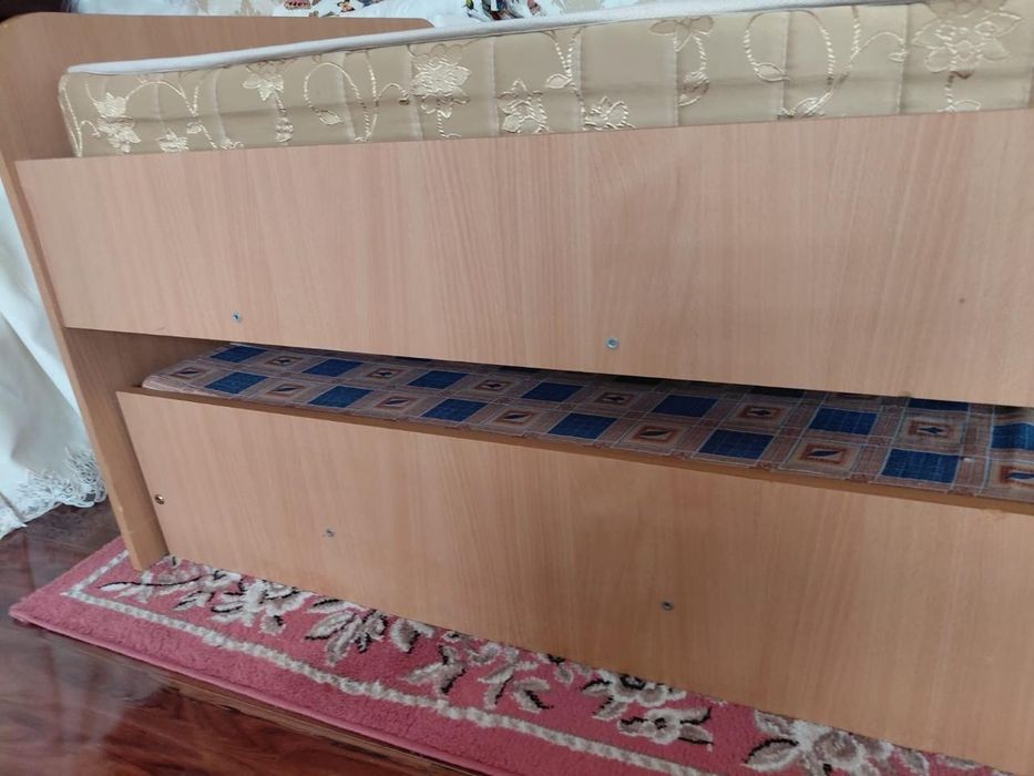 Продается детский гарнитур и двухярусный кровать