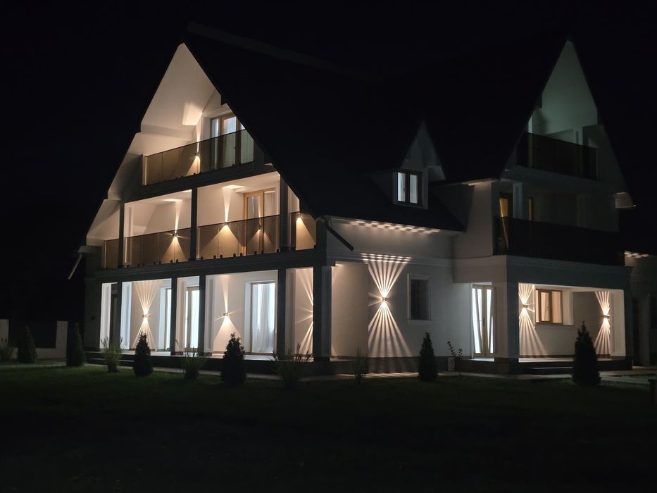 Vând pensiune 13 camere cu baie proprii