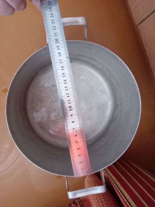 Кастрюля алюминиевая.