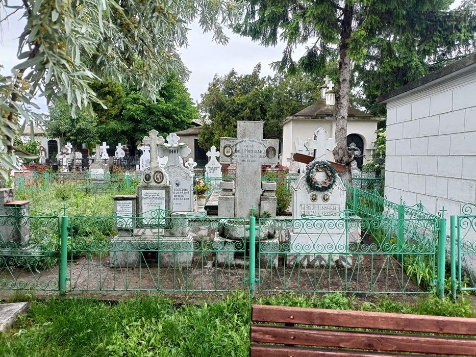 Loc de Veci la Intrare Cimitir Mizil Se Acceptă Si Variante Cu Auto