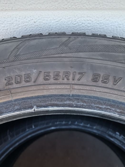Зимни гуми 2 броя FALKEN EuroWinter HS01 205 55 R17 дот 3220