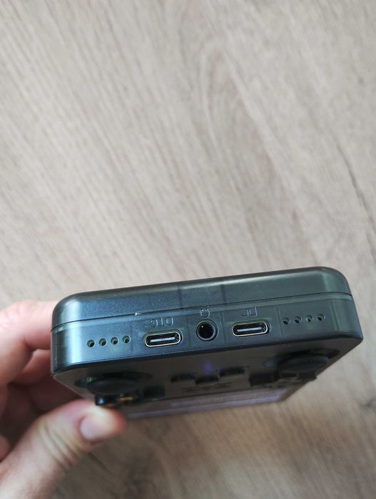 Игрова конзола R36s с ArkOS и 64GB карта