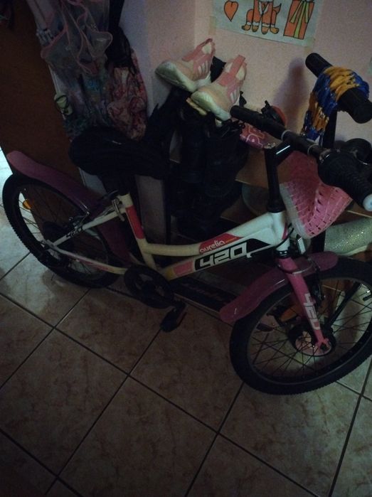 Vând bicicletă fete